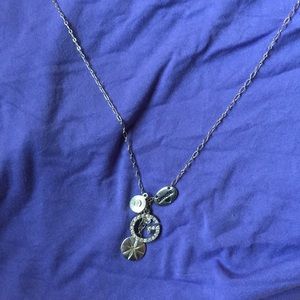 * 3 for 30 * Guess Signature G Initial Necklace 🤍